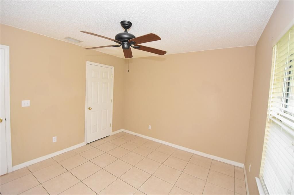 For Sale: $299,000 (3 beds, 2 baths, 1598 Square Feet)