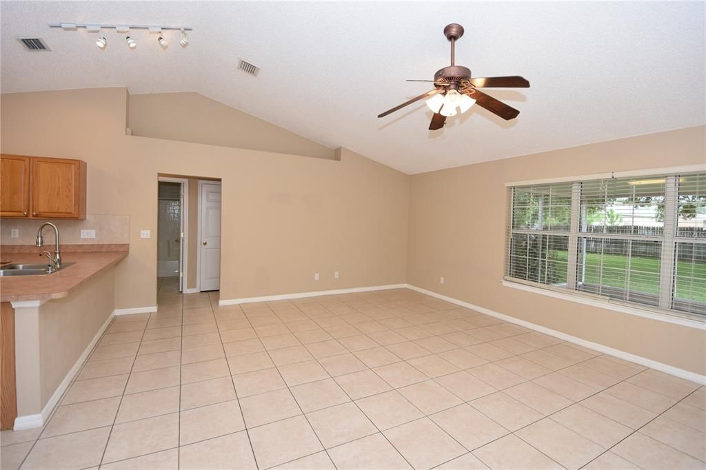 For Sale: $299,000 (3 beds, 2 baths, 1598 Square Feet)