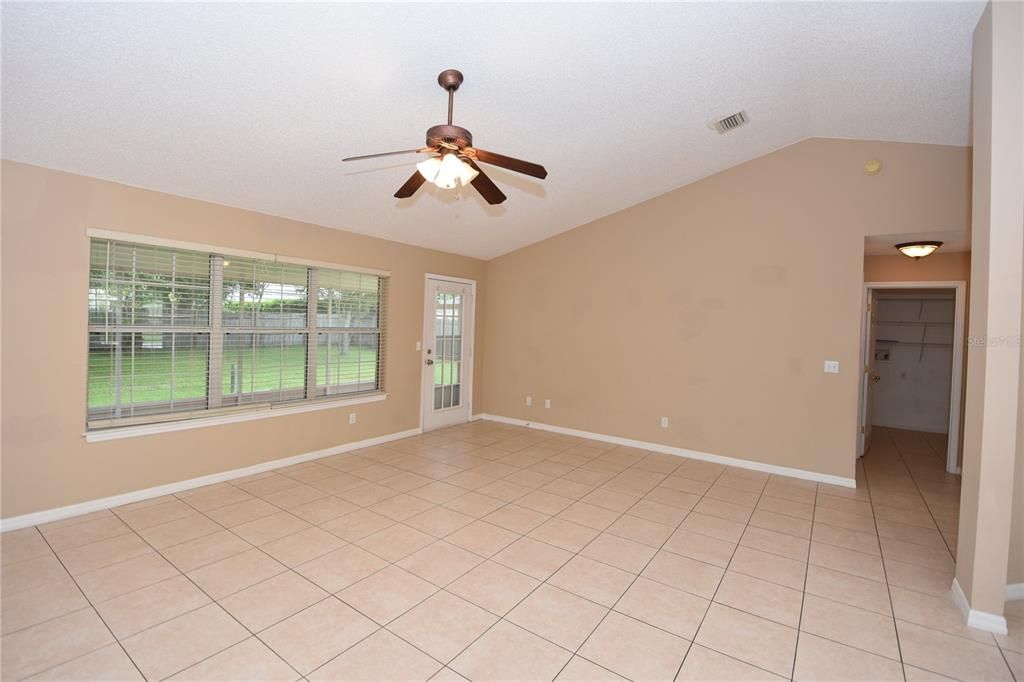 For Sale: $299,000 (3 beds, 2 baths, 1598 Square Feet)