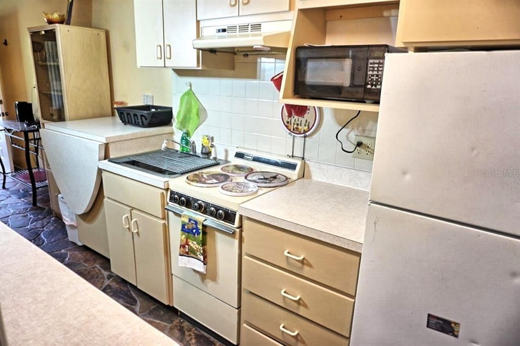 For Sale: $124,900 (1 beds, 1 baths, 456 Square Feet)