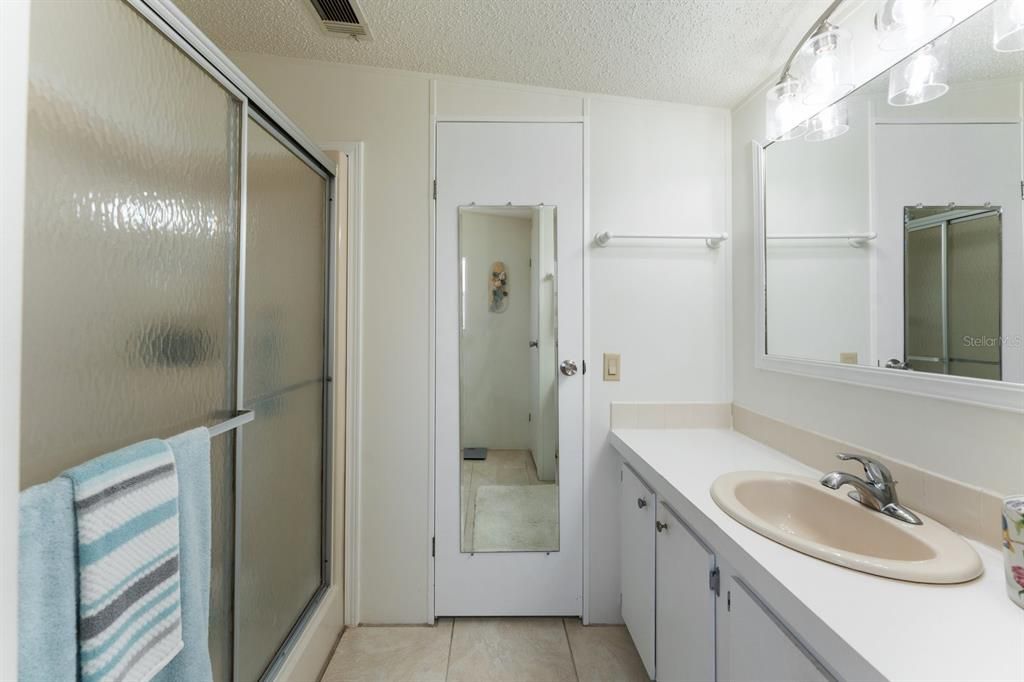 For Sale: $185,000 (2 beds, 2 baths, 972 Square Feet)