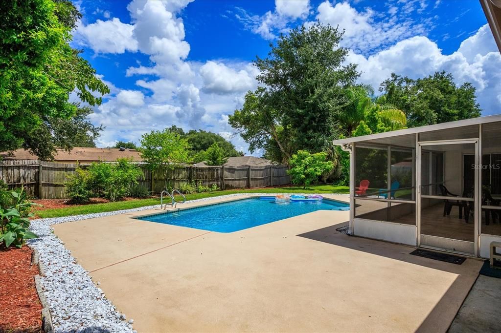 Great deck area for table and chairs