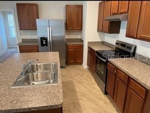 For Rent: $2,000 (3 beds, 2 baths, 1402 Square Feet)