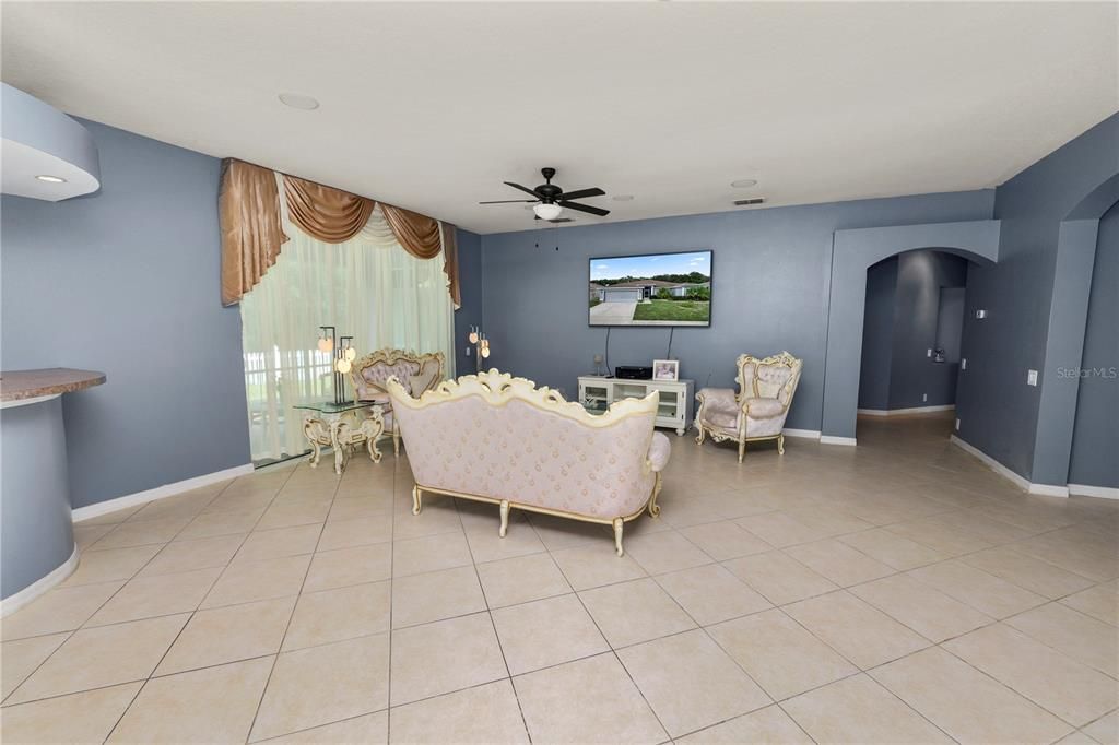 For Sale: $379,900 (3 beds, 2 baths, 2140 Square Feet)