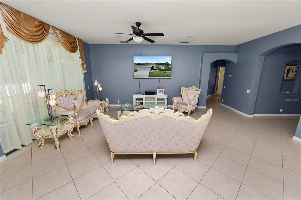 For Sale: $379,900 (3 beds, 2 baths, 2140 Square Feet)