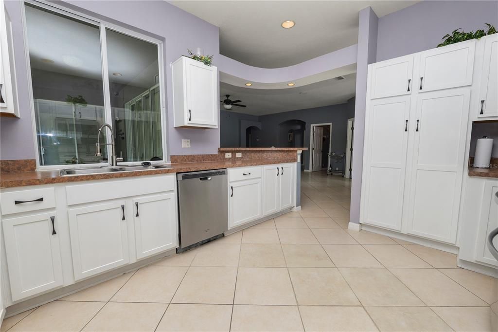 For Sale: $379,900 (3 beds, 2 baths, 2140 Square Feet)