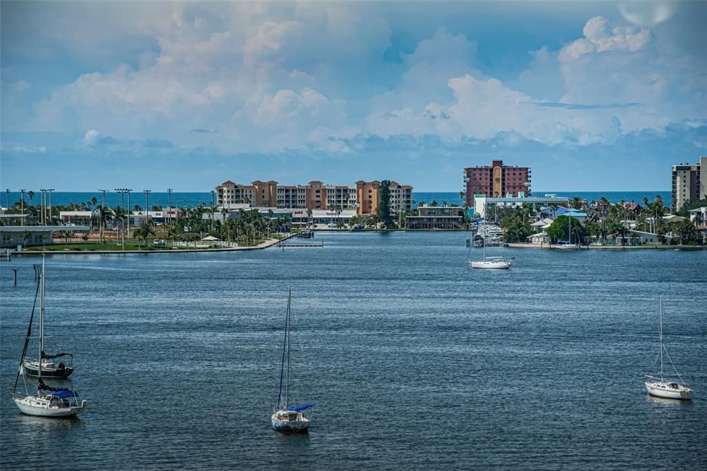 Active With Contract: $200,000 (2 beds, 2 baths, 1040 Square Feet)