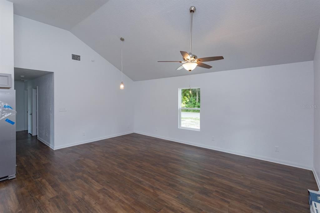 For Sale: $299,000 (3 beds, 2 baths, 1233 Square Feet)