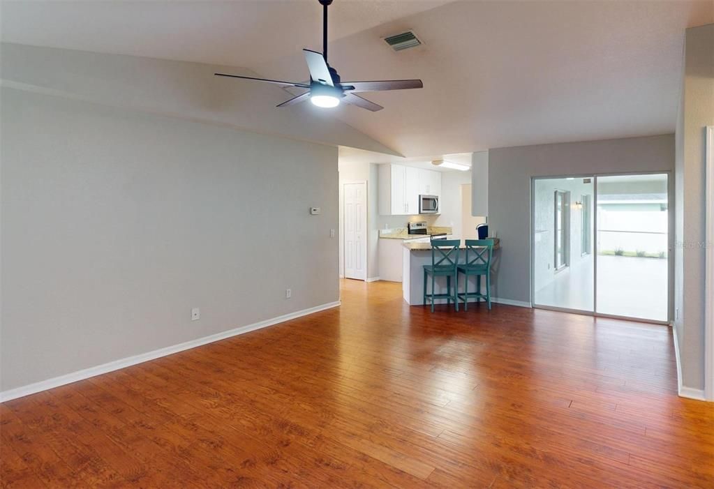 For Sale: $330,000 (3 beds, 2 baths, 1557 Square Feet)