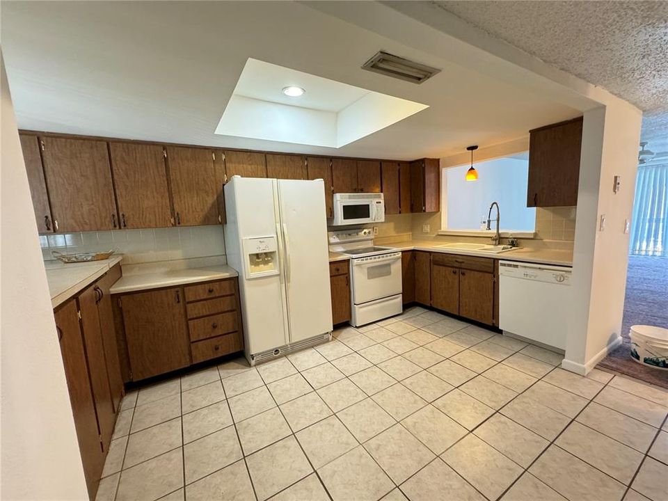 For Sale: $150,000 (2 beds, 2 baths, 1024 Square Feet)