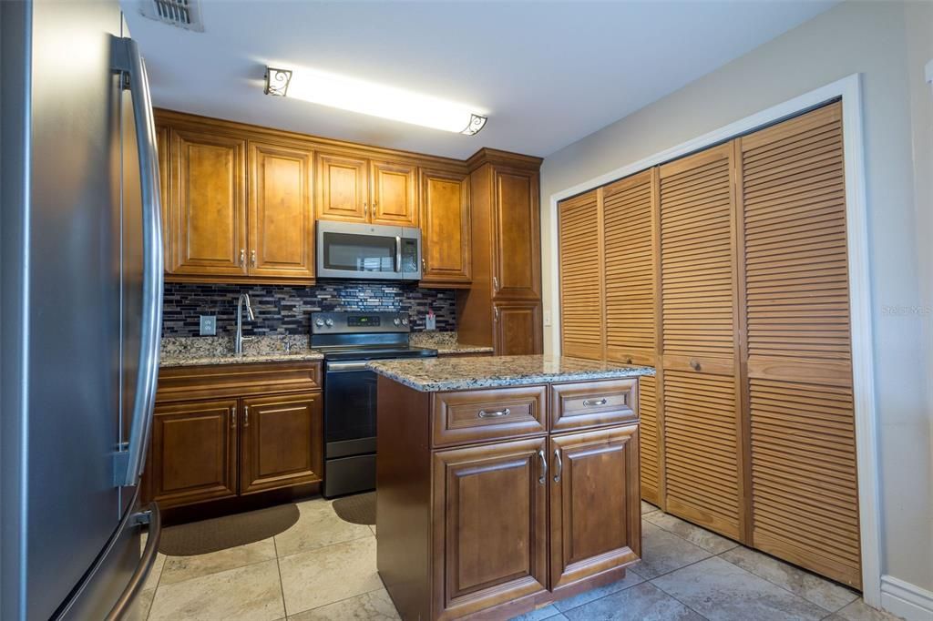 For Rent: $2,100 (2 beds, 2 baths, 1020 Square Feet)