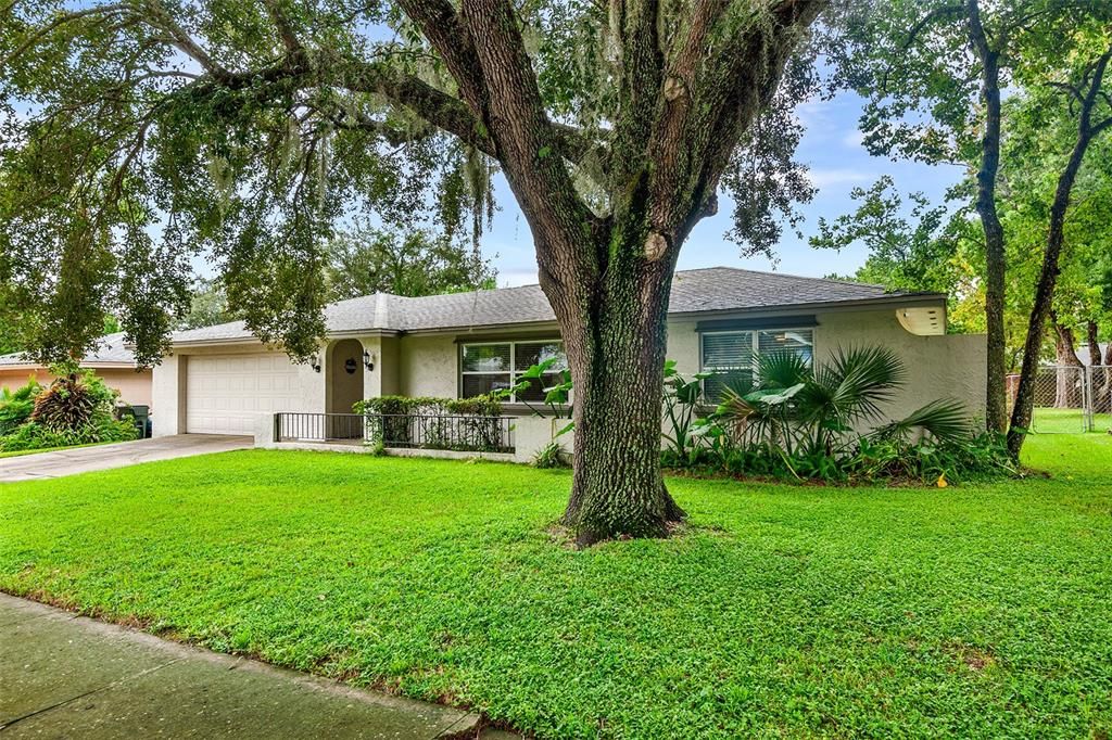 Active With Contract: $380,000 (3 beds, 2 baths, 1550 Square Feet)