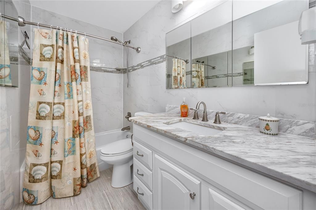 For Sale: $399,000 (2 beds, 1 baths, 825 Square Feet)