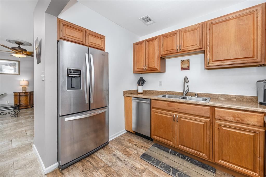 For Sale: $399,000 (2 beds, 1 baths, 825 Square Feet)