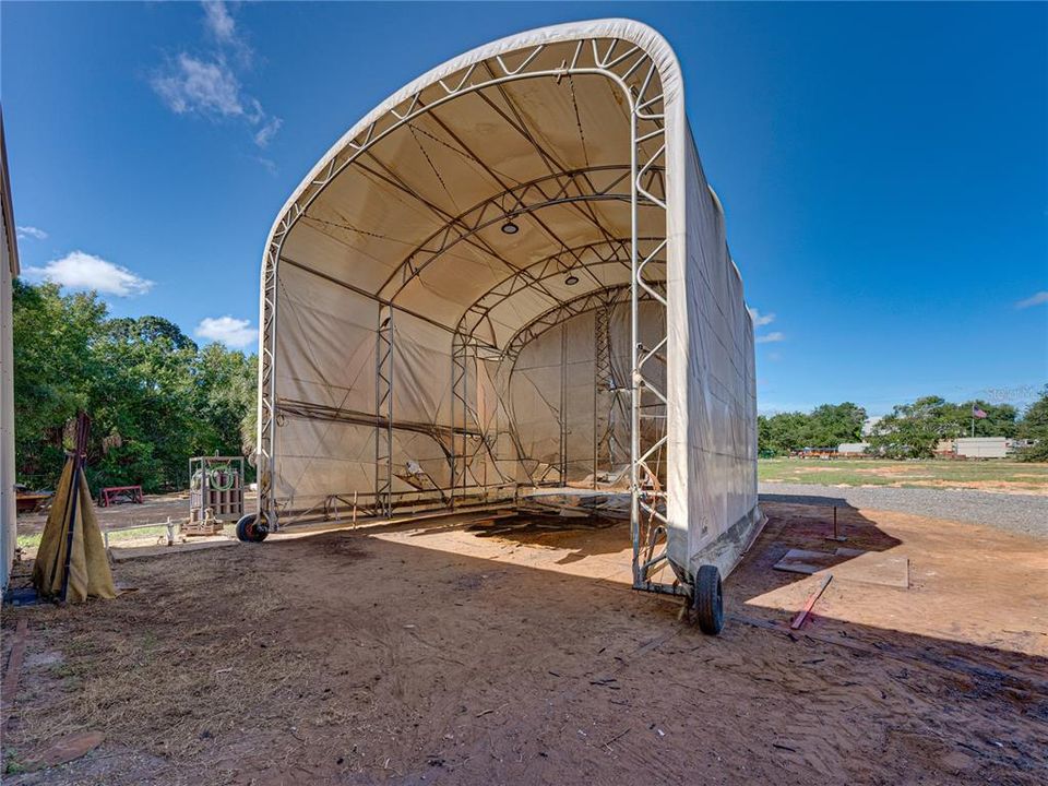 Additional workspace in 28 x 30 canopy