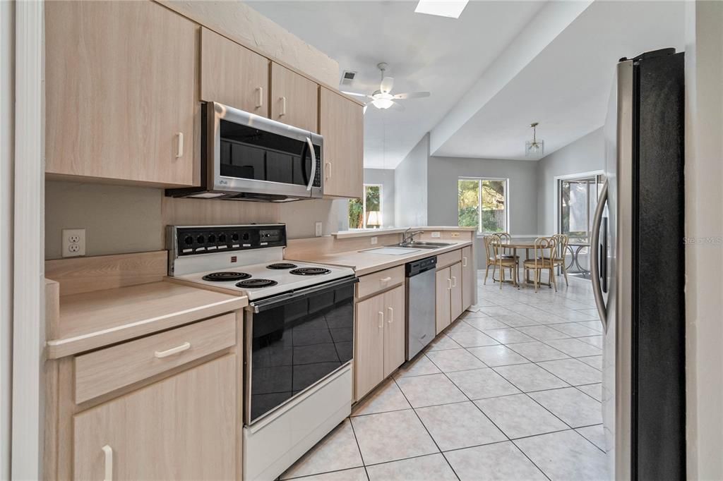 Kitchen / Breakfast Area