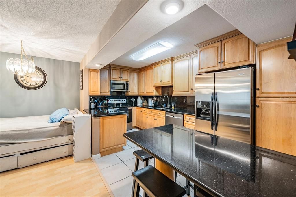 For Sale: $225,000 (2 beds, 2 baths, 1041 Square Feet)