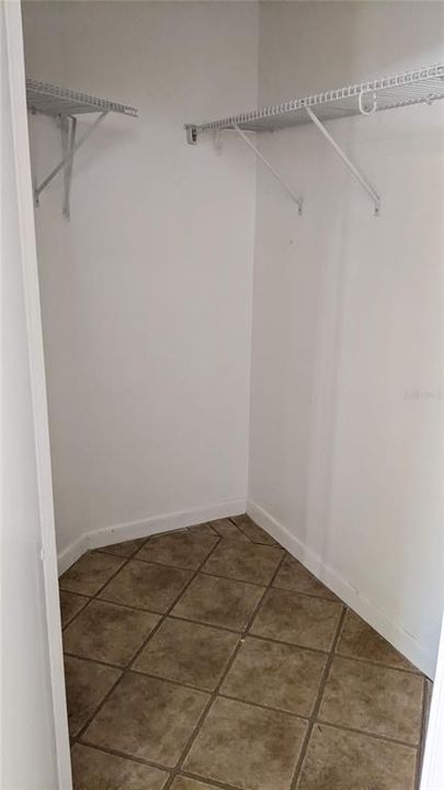 Active With Contract: $1,350 (1 beds, 1 baths, 675 Square Feet)