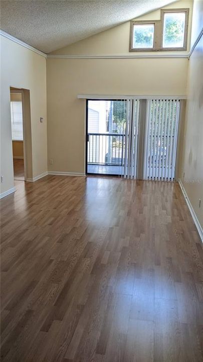 Active With Contract: $1,350 (1 beds, 1 baths, 675 Square Feet)