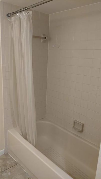 Active With Contract: $1,350 (1 beds, 1 baths, 675 Square Feet)