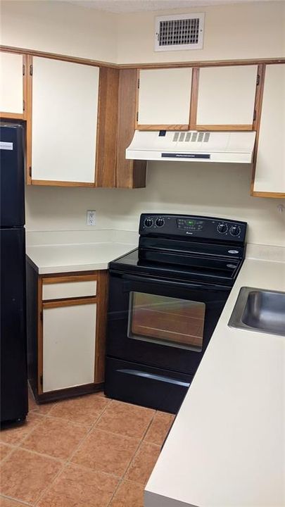 Active With Contract: $1,350 (1 beds, 1 baths, 675 Square Feet)