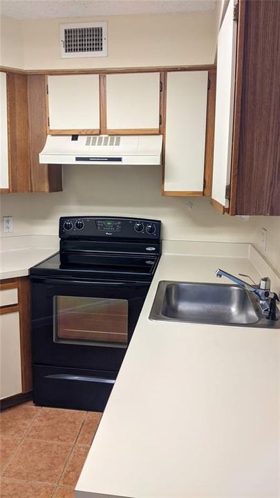 Active With Contract: $1,350 (1 beds, 1 baths, 675 Square Feet)