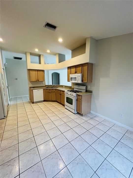 For Rent: $2,900 (4 beds, 2 baths, 2104 Square Feet)