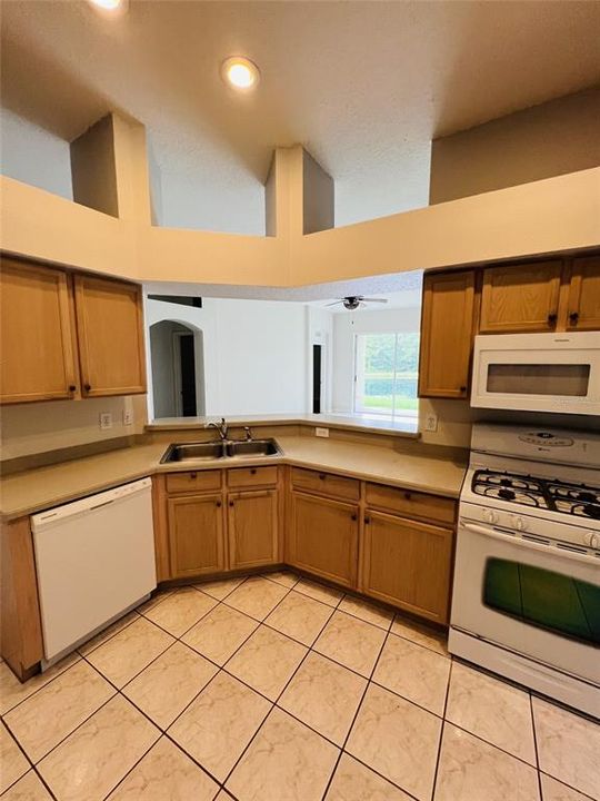 For Rent: $2,900 (4 beds, 2 baths, 2104 Square Feet)