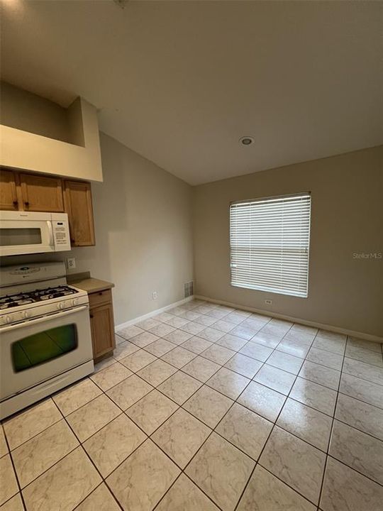 For Rent: $2,900 (4 beds, 2 baths, 2104 Square Feet)