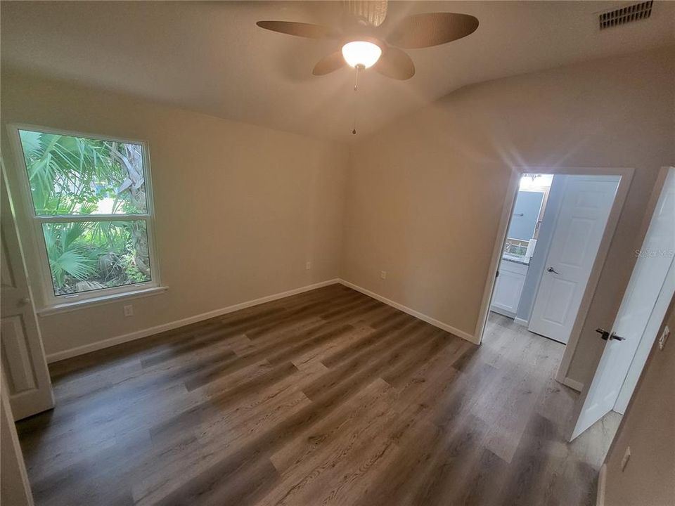 For Sale: $189,900 (1 beds, 1 baths, 750 Square Feet)