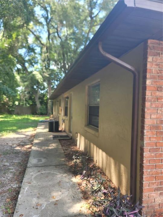 For Rent: $1,050 (2 beds, 1 baths, 771 Square Feet)