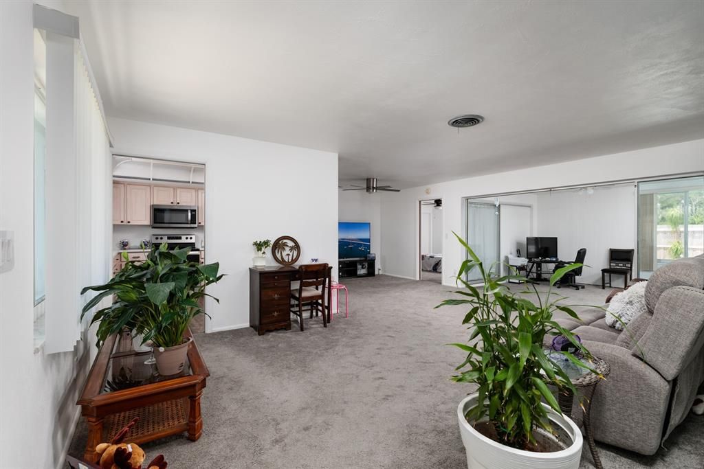 Active With Contract: $469,000 (3 beds, 2 baths, 1632 Square Feet)