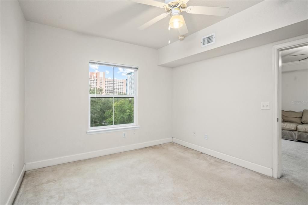 Active With Contract: $168,000 (1 beds, 1 baths, 685 Square Feet)