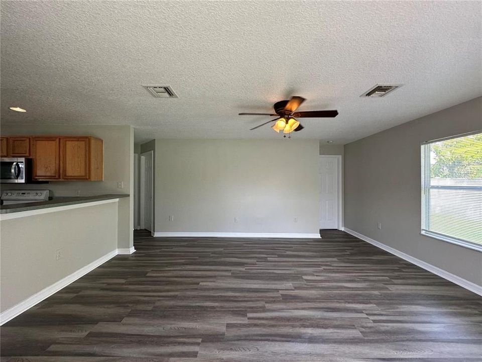 Active With Contract: $1,850 (3 beds, 2 baths, 1397 Square Feet)