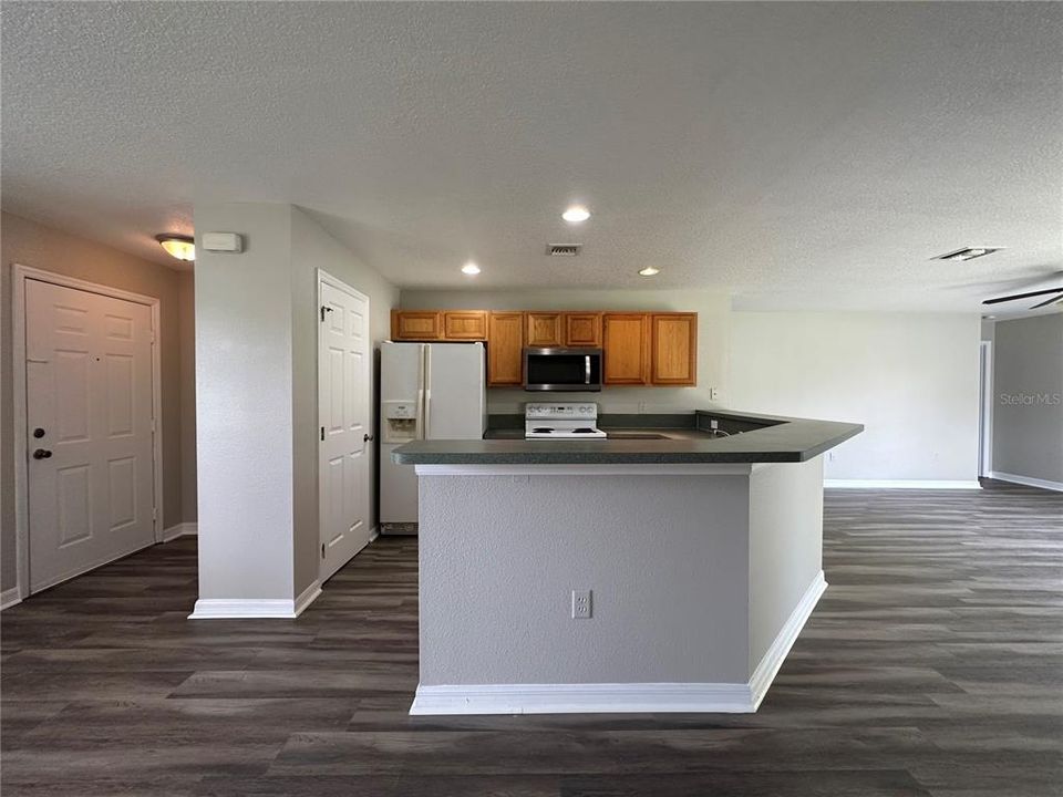 Active With Contract: $1,850 (3 beds, 2 baths, 1397 Square Feet)