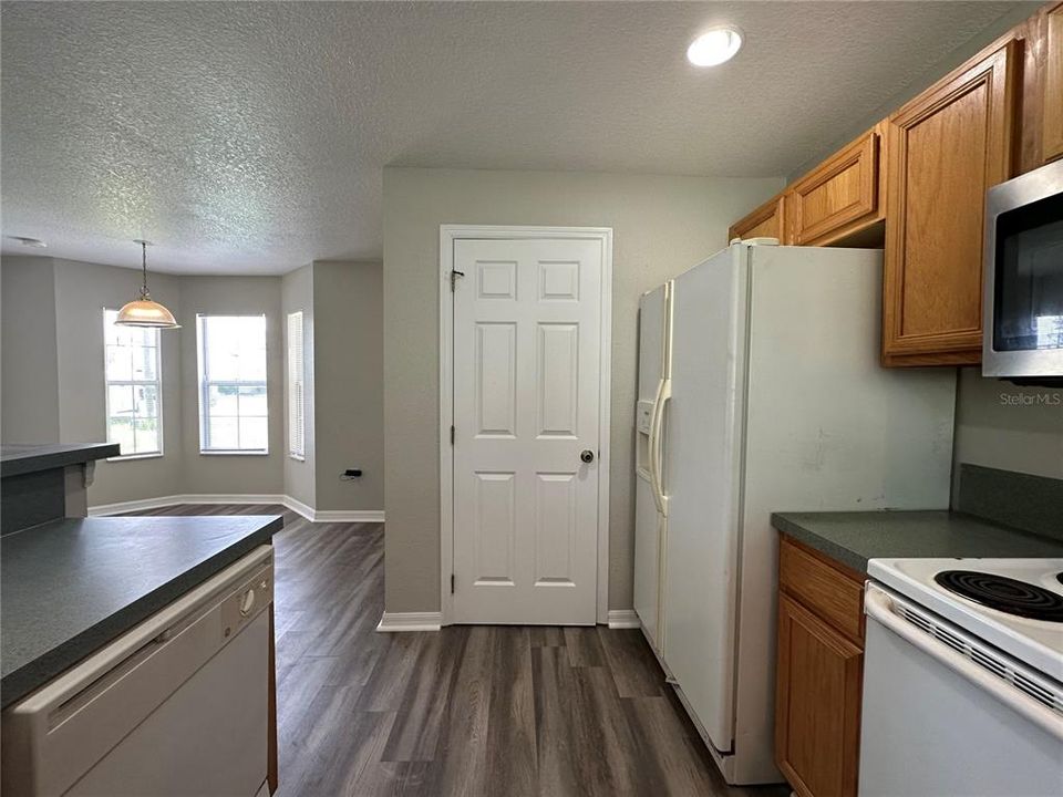 Active With Contract: $1,850 (3 beds, 2 baths, 1397 Square Feet)