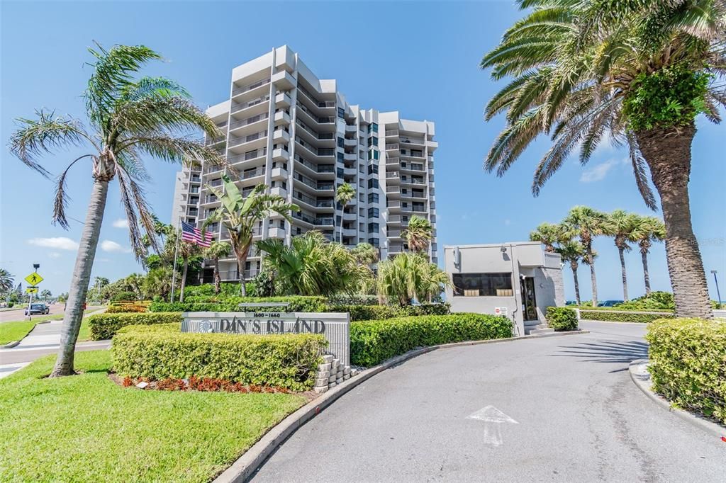 For Sale: $995,000 (2 beds, 2 baths, 1880 Square Feet)