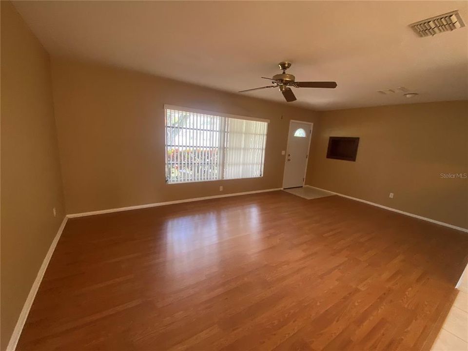 For Sale: $369,000 (2 beds, 2 baths, 1150 Square Feet)