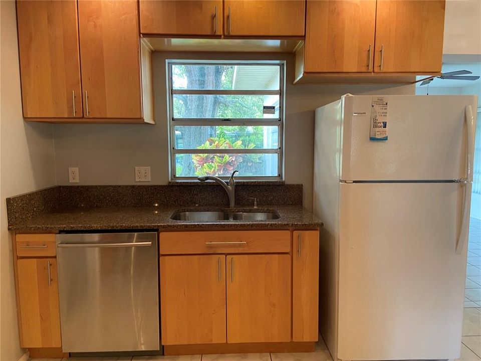 For Sale: $369,000 (2 beds, 2 baths, 1150 Square Feet)