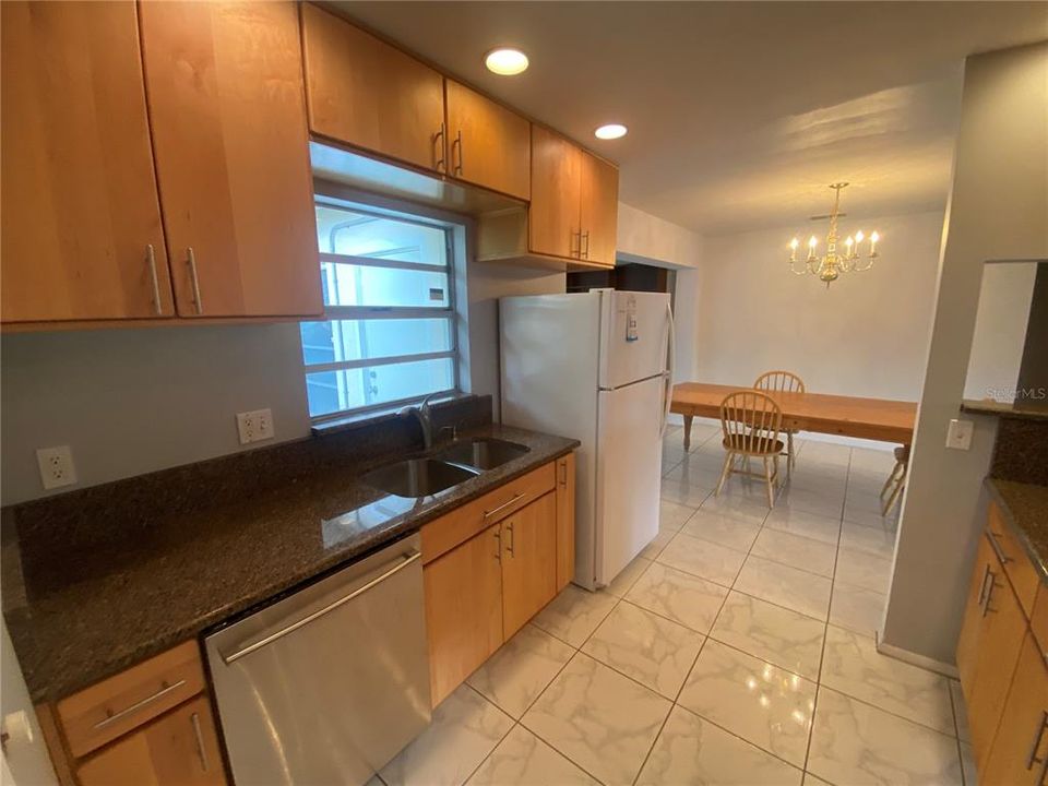 For Sale: $369,000 (2 beds, 2 baths, 1150 Square Feet)