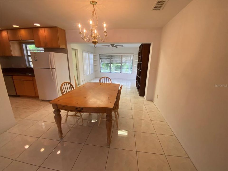 For Sale: $369,000 (2 beds, 2 baths, 1150 Square Feet)