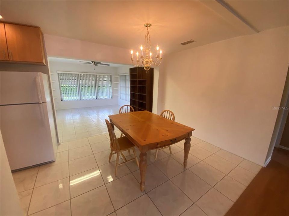 For Sale: $369,000 (2 beds, 2 baths, 1150 Square Feet)