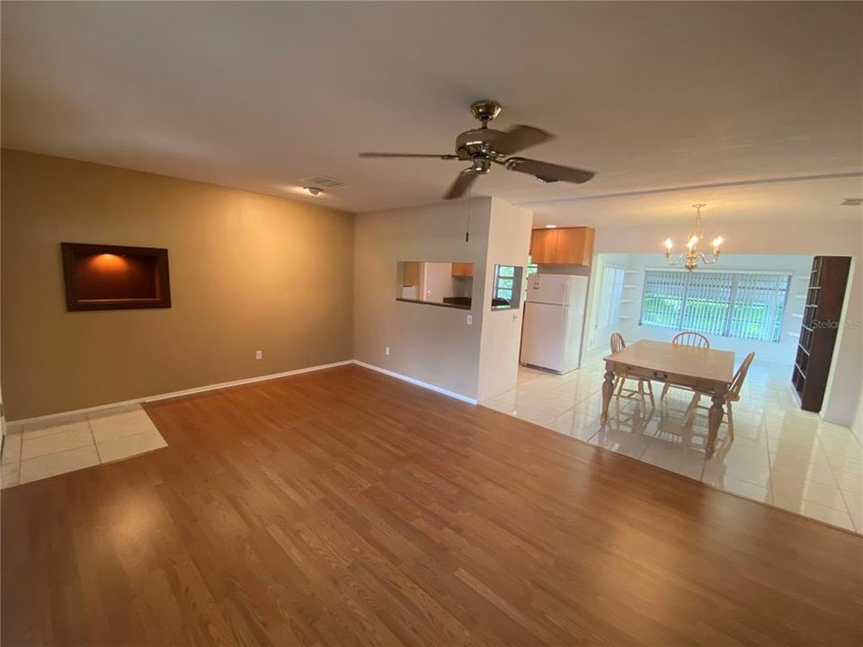 For Sale: $369,000 (2 beds, 2 baths, 1150 Square Feet)