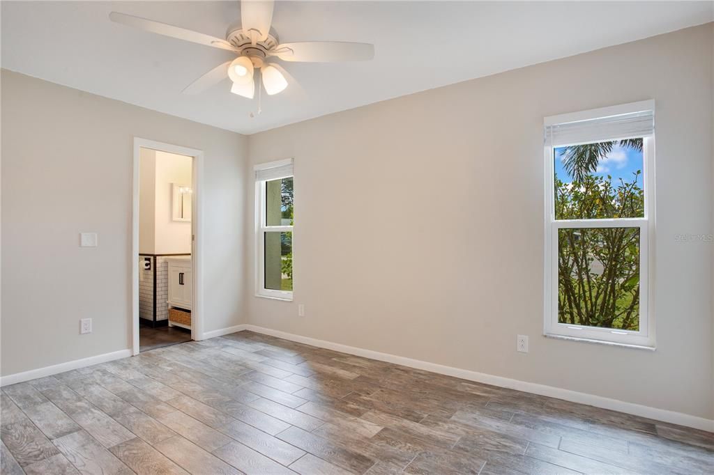 Active With Contract: $335,000 (3 beds, 2 baths, 1232 Square Feet)