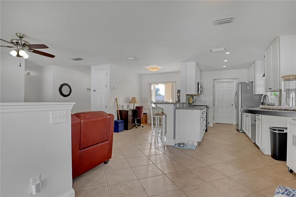 For Sale: $290,000 (3 beds, 2 baths, 1239 Square Feet)