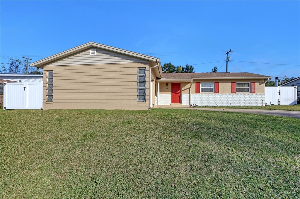 For Sale: $290,000 (3 beds, 2 baths, 1239 Square Feet)