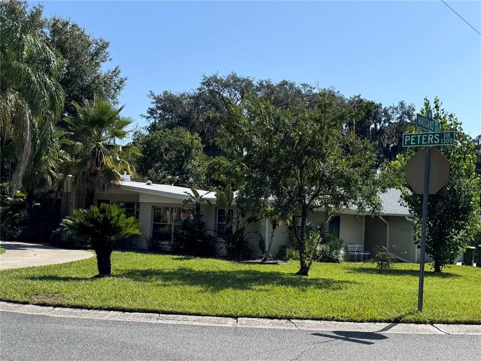 For Sale: $295,000 (3 beds, 2 baths, 1721 Square Feet)