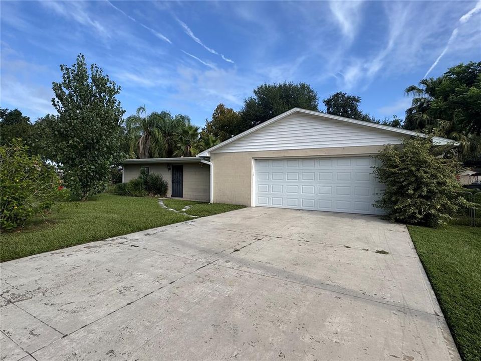 For Sale: $295,000 (3 beds, 2 baths, 1721 Square Feet)