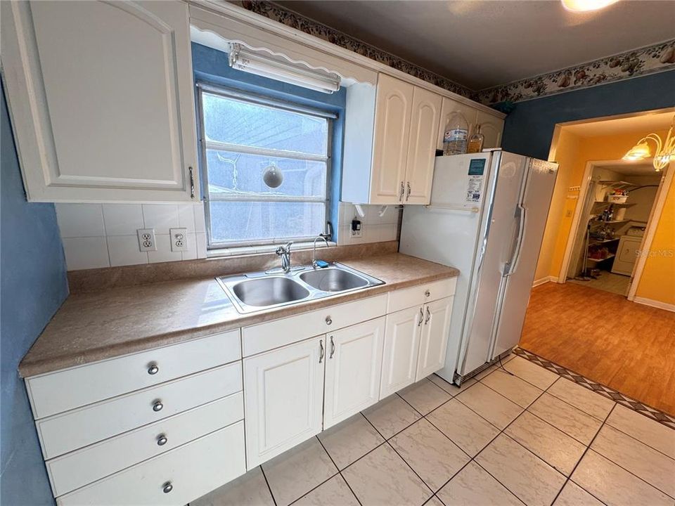 For Sale: $295,000 (3 beds, 2 baths, 1721 Square Feet)