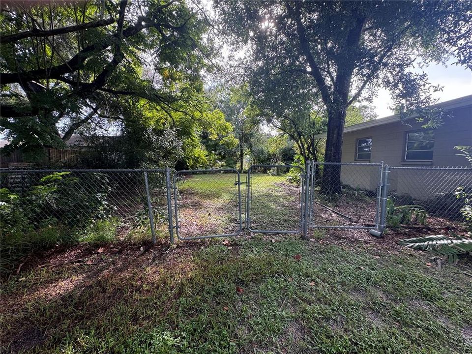 For Sale: $295,000 (3 beds, 2 baths, 1721 Square Feet)